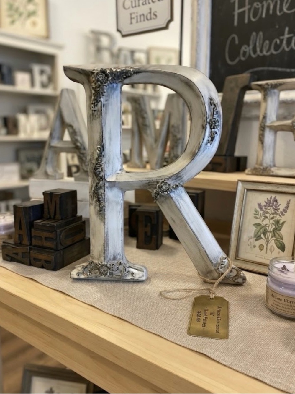 Decorative Letter "R" Accent - Distressed
